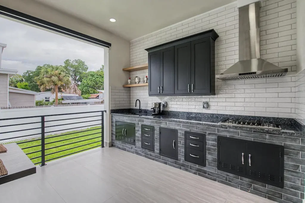 Modern Covered Outdoor Kitchen
